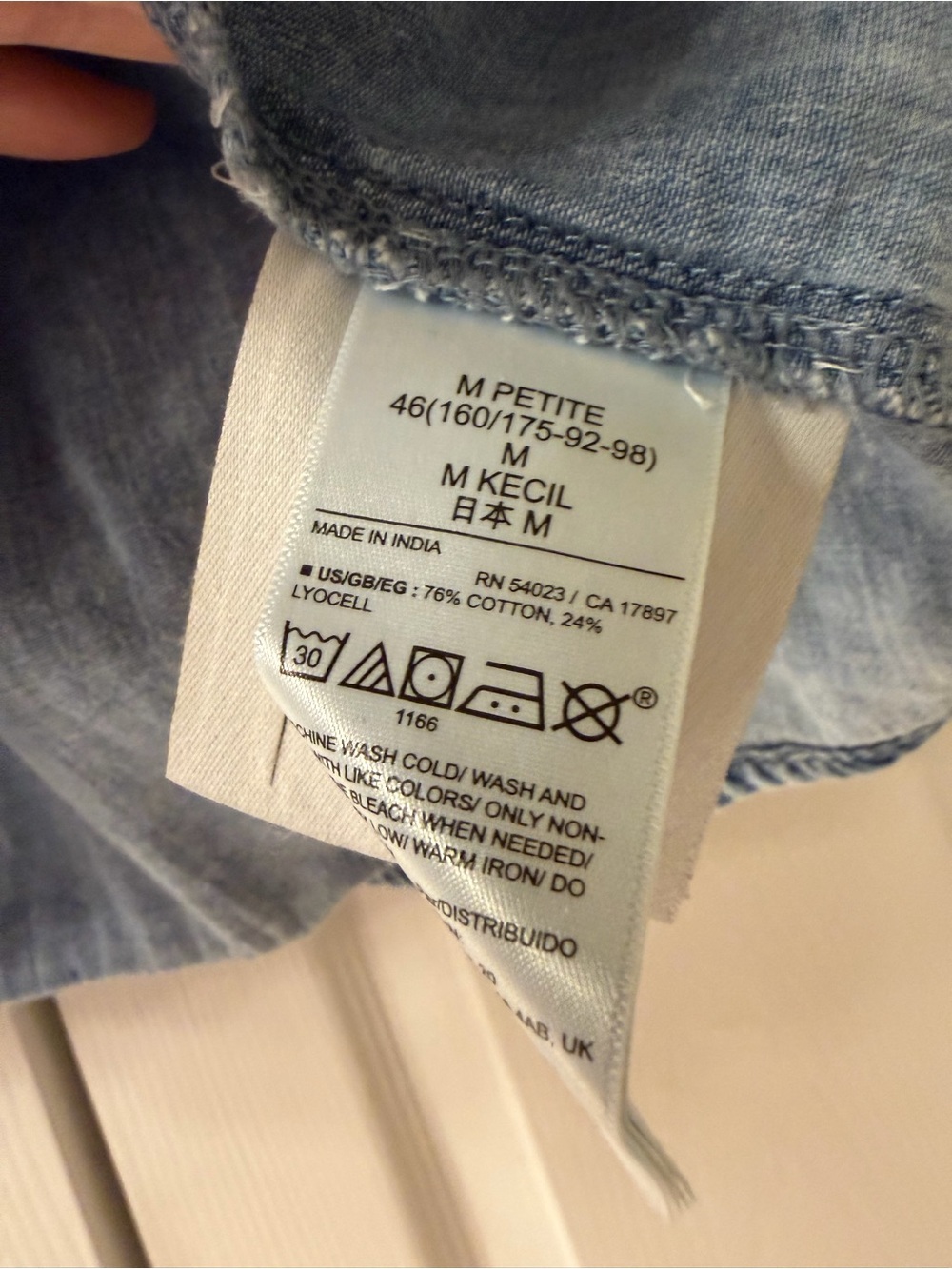 GAP Light Blue V-Neck Denim Top - Picture 5 of 6